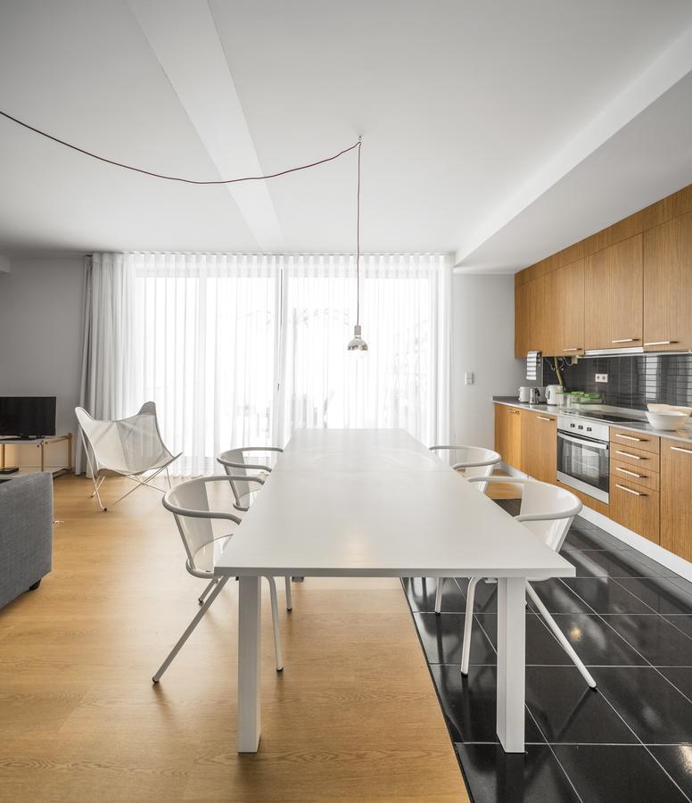 Flats - Un-almada House